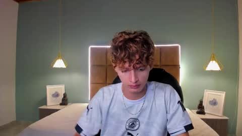 nicolasferrer18 online show from November 19, 7:36 pm