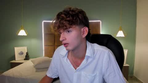 nicolasferrer18 online show from November 20, 7:24 pm