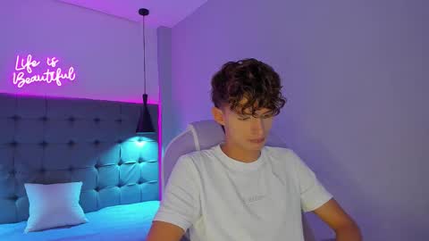 nicolasferrer18 online show from November 24, 7:24 pm