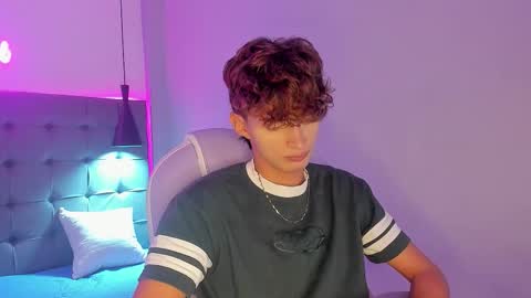 nicolasferrer18 online show from December 1, 7:30 pm