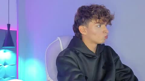 nicolasferrer18 online show from December 3, 7:23 pm