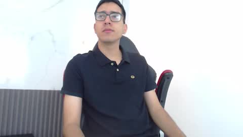 nicolasfine online show from January 6, 11:58 am