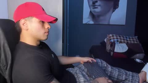 Snapshot of nicolasmuscle chatting on January 18, 6:23 pm Andres online show from January 18, 6:23 pm