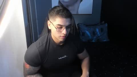 Snapshot of nicolasmuscle chatting on February 12, 5:30 pm Andres online show from February 12, 5:30 pm