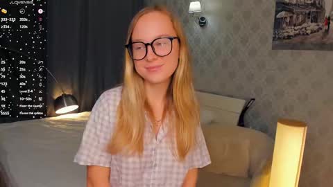 Nicoletta online show from October 17, 5:26 pm