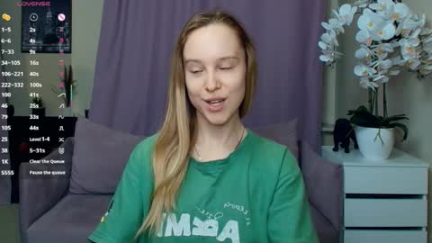 Nicoletta online show from April 4, 6:38 pm