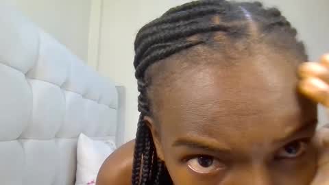 nicole161117 online show from April 3, 1:25 am