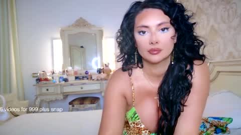 nicole online show from April 10, 7:40 pm