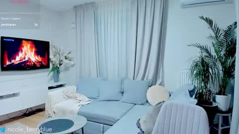 Snapshot of nicole_blueberry chatting on November 16, 8:47 pm Nicole online show from November 16, 8:47 pm