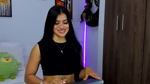 Snapshot of nicole_duran3095 chatting on February 22, 8:50 am Nick online show from February 22, 8:50 am