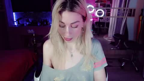 Nicole online show from December 13, 11:54 pm