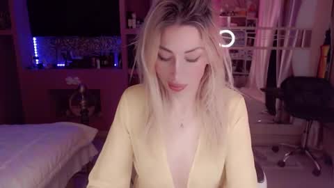 Nicole online show from January 10, 11:31 pm