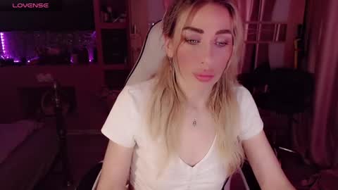 Nicole online show from June 10, 8:41 pm