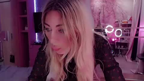 Nicole online show from June 20, 11:40 pm