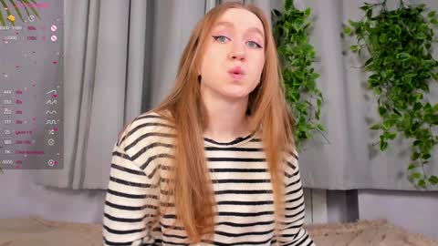 Snapshot of nicole_grifin chatting on December 11, 1:17 pm Nicole Grifin online show from December 11, 1:17 pm