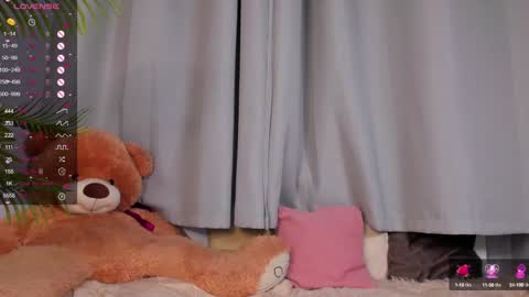 Snapshot of nicole_grifin chatting on January 13, 4:19 pm Nicole Grifin online show from January 13, 4:19 pm