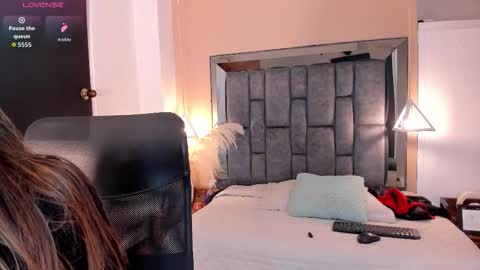 Snapshot of nicole_whitee chatting on September 20, 7:37 pm N A T A L I A online show from September 20, 7:37 pm