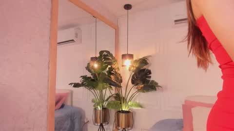 Snapshot of nicole_whitee chatting on February 24, 8:29 pm N A T A L I A online show from February 24, 8:29 pm