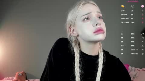 Mary online show from October 26, 3:40 pm