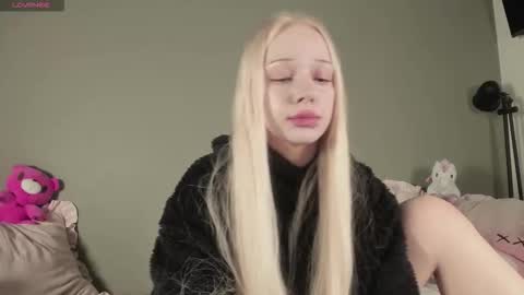 Mary online show from December 15, 11:53 pm