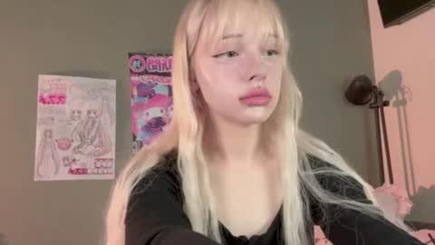 Snapshot of nicole_yo chatting on June 12, 6:34 am Mary online show from June 12, 6:34 am