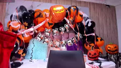 Snapshot of nicolee19_ chatting on November 1, 11:01 am nicolee19_ online show from November 1, 11:01 am