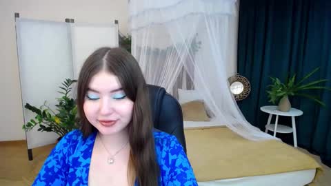 nicolefoxery online show from December 4, 6:22 am