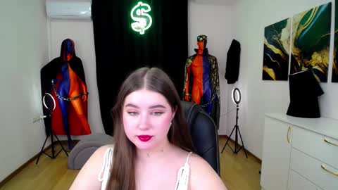 nicolefoxery online show from December 5, 6:43 am