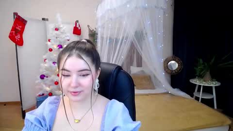 nicolefoxery online show from December 18, 6:25 pm