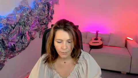 nicolehits online show from September 19, 9:11 am