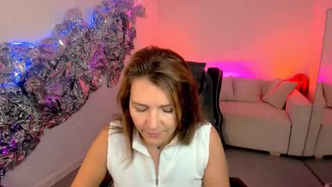 nicolehits online show from September 22, 5:09 am