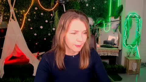 nicolehits online show from April 6, 1:12 pm