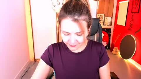 nicolehits online show from April 17, 1:14 pm