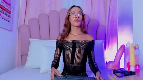 nicolemadrird online show from November 8, 6:51 pm