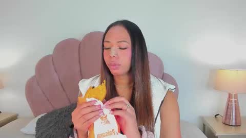 Snapshot of nicoleparadise_ chatting on November 18, 12:42 pm NICOLE online show from November 18, 12:42 pm