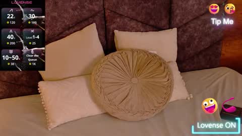 N I C O L E T  online show from November 29, 7:17 pm