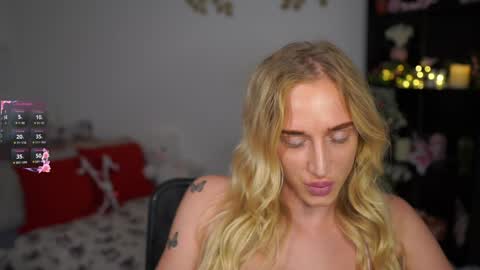 nicolette__shea_ online show from December 20, 10:05 am