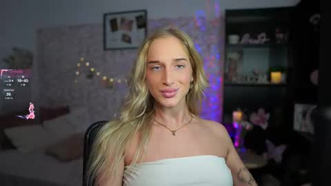 nicolette__shea_ online show from March 9, 5:06 pm