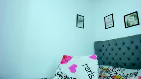 Snapshot of nicolewind_ chatting on November 17, 1:33 am ELIZABETH online show from November 17, 1:33 am