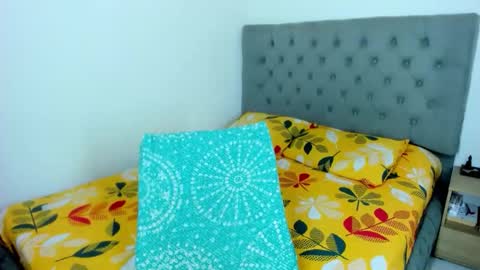 Snapshot of nicolewind_ chatting on December 5, 2:14 pm ELIZABETH online show from December 5, 2:14 pm