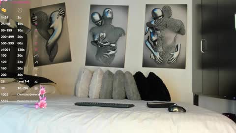 nicolle_hanks1 online show from December 5, 1:58 am