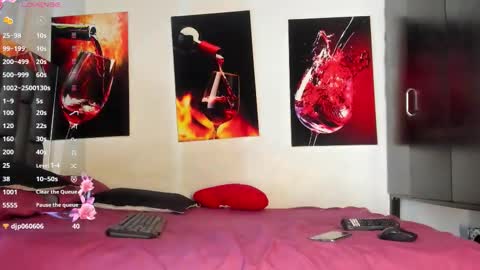 nicolle_hanks1 online show from September 25, 1:53 am