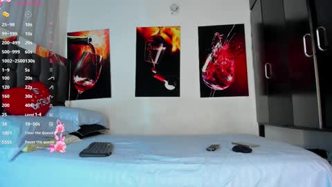 nicolle_hanks1 online show from February 12, 2:17 am