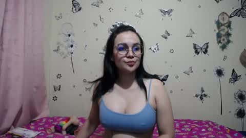 nicolle_sky online show from July 21, 8:27 am