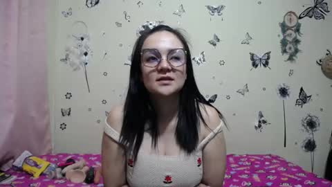 nicolle_sky online show from August 3, 8:35 am