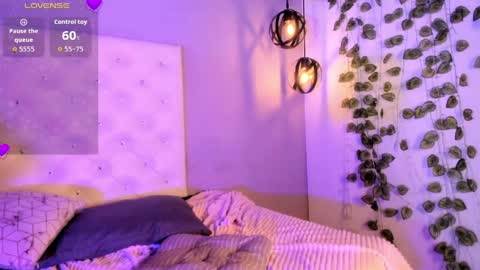 Nicolle online show from April 4, 1:41 pm