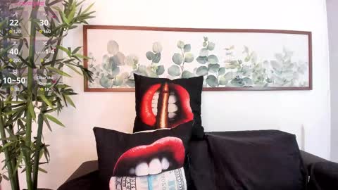 Nicolle Lima online show from February 21, 8:38 pm