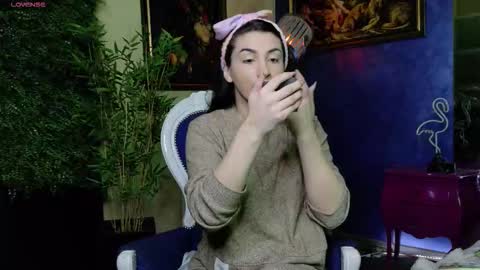 Nicolle online show from November 22, 11:09 am