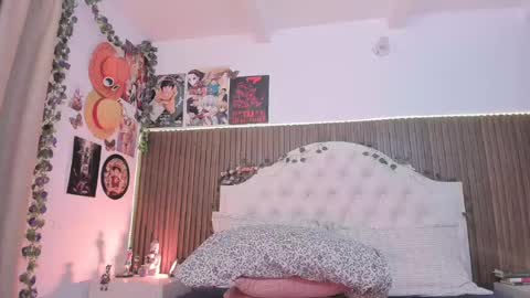 nicolstonee online show from July 28, 1:12 am
