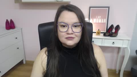 Snapshot of nightholly chatting on February 12, 6:08 am Holly online show from February 12, 6:08 am